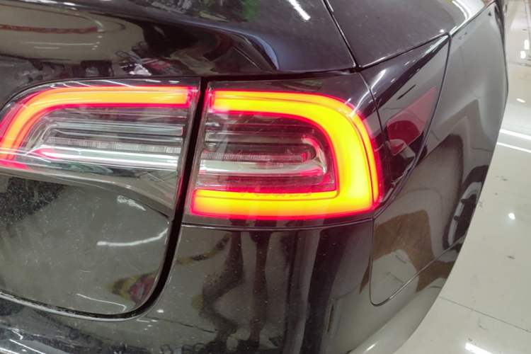 Used Tesla Model 3 2020 Standard Range Rear-Wheel Drive Upgraded Version Right Rear Taillight