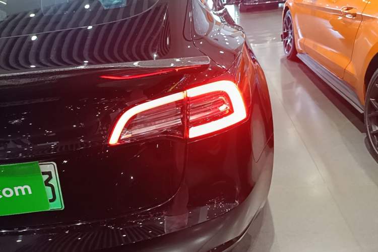 Used Tesla Model 3 2020 Revised Version Standard Range Rear-Wheel Drive – Upgraded Edition Right Rear Taillight