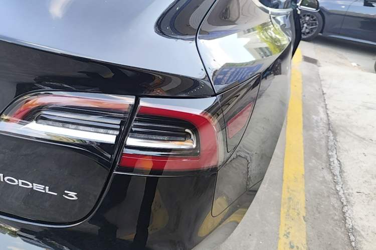 Used Tesla Model 3 2020 Standard Range Rear-Wheel Drive Upgraded Version Right Rear Taillight