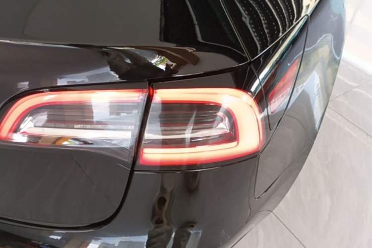 Used Tesla Model 3 2020 Standard Range Rear-Wheel Drive Upgraded Version Right Rear Taillight