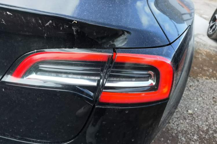 Used Tesla Model 3 2020 Revised Version Standard Range Rear-Wheel Drive – Upgraded Edition Right Rear Taillight