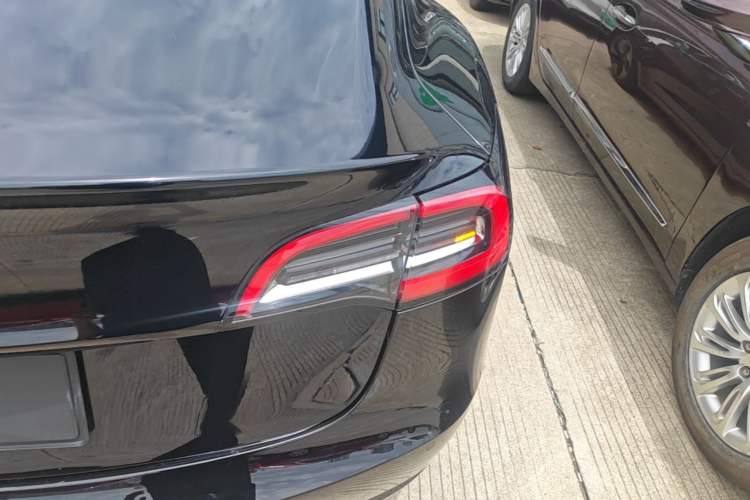 Used Tesla Model 3 2020 Standard Range Rear-Wheel Drive Upgraded Version Right Rear Taillight