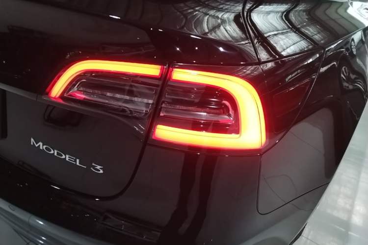 Used Tesla Model 3 2020 Standard Range Rear-Wheel Drive Upgraded Version Right Rear Taillight