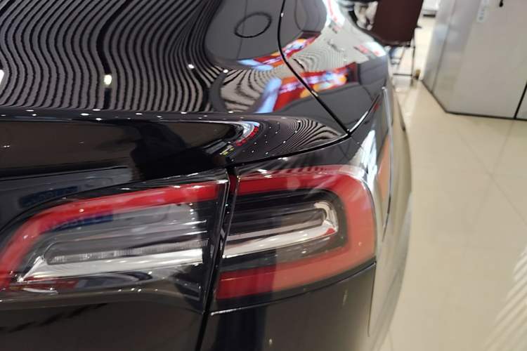 Used Tesla Model 3 2020 Revised Version Standard Range Rear-Wheel Drive – Upgraded Edition Right Rear Taillight