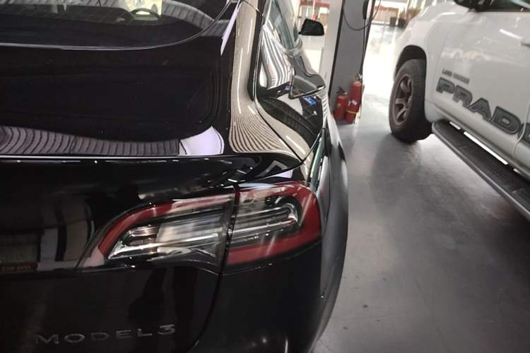 Used Tesla Model 3 2020 Revised Version Standard Range Rear-Wheel Drive – Upgraded Edition Right Rear Taillight