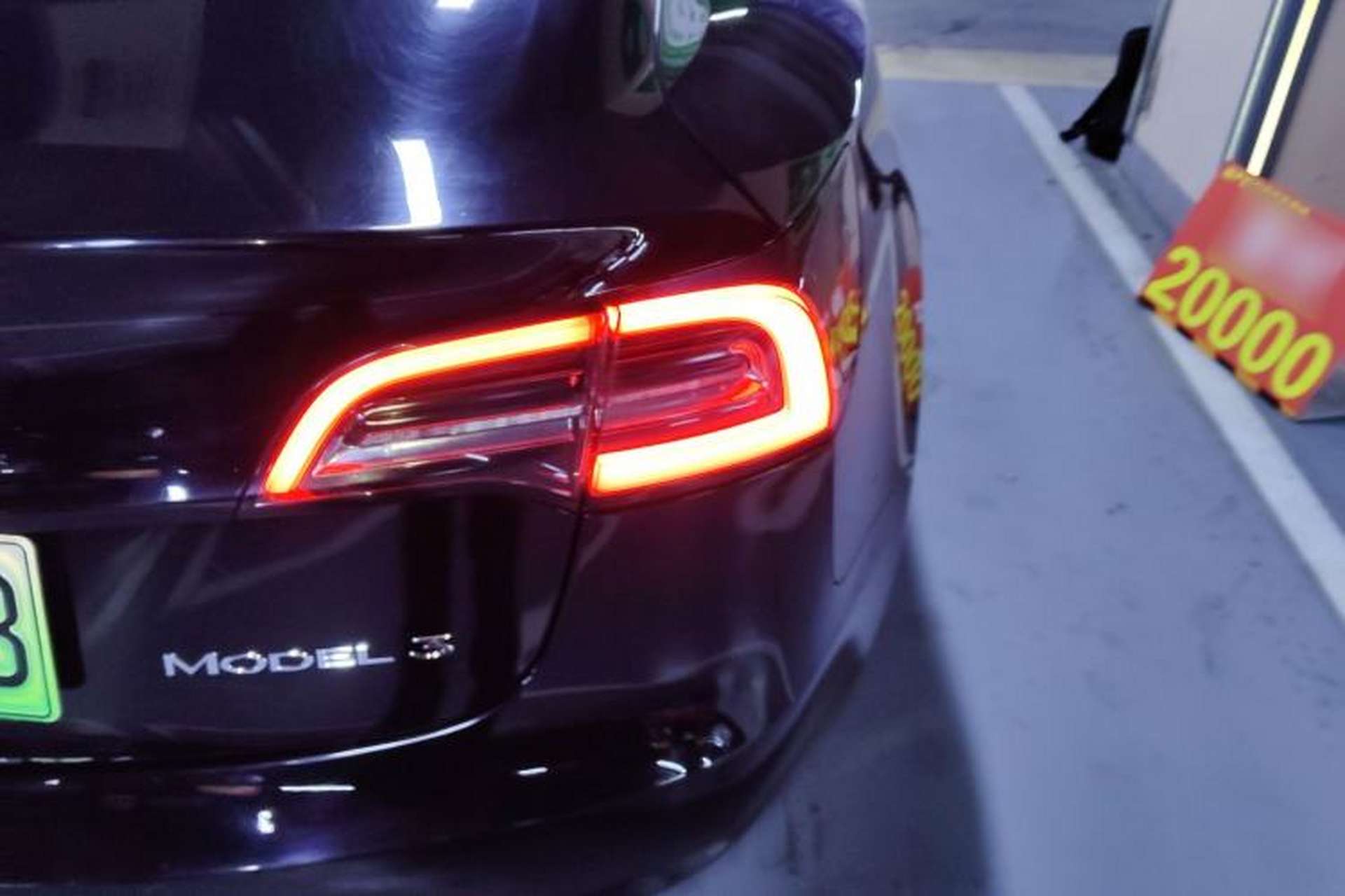 Used Tesla Model 3 2020 Standard Range Rear-Wheel Drive Upgraded Version Right Rear Taillight