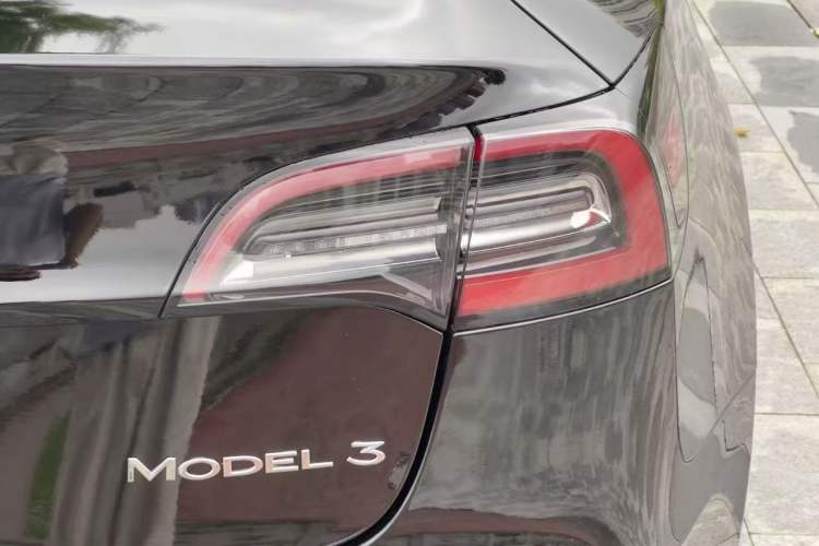 Used Tesla Model 3 2020 Revised Version Standard Range Rear-Wheel Drive – Upgraded Edition Right Rear Taillight