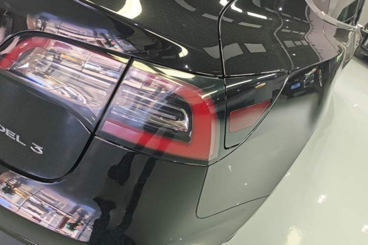 Used Tesla Model 3 2020 Revised Version Standard Range Rear-Wheel Drive – Upgraded Edition Right Rear Taillight