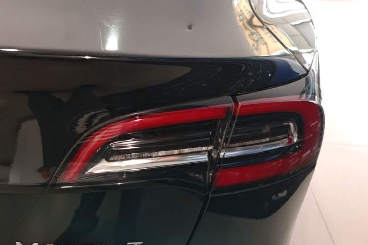 Used Tesla Model 3 2020 Refreshed Version Long-Range Rear-Wheel Drive Right Rear Taillight