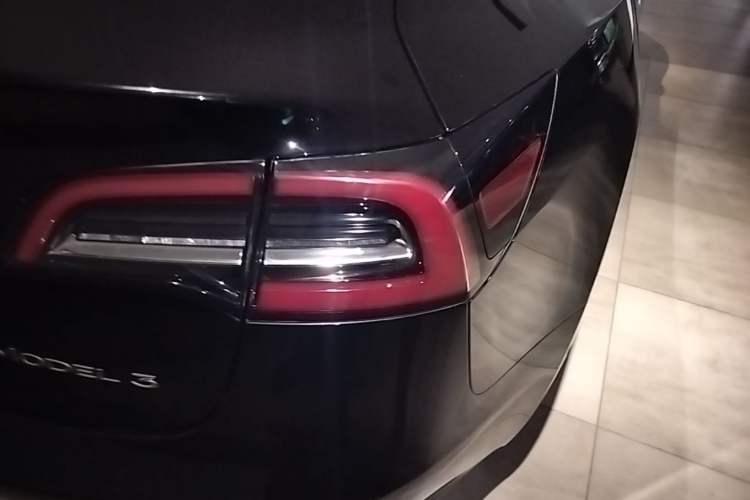 Used Tesla Model 3 2020 Revised Version Standard Range Rear-Wheel Drive – Upgraded Edition Right Rear Taillight