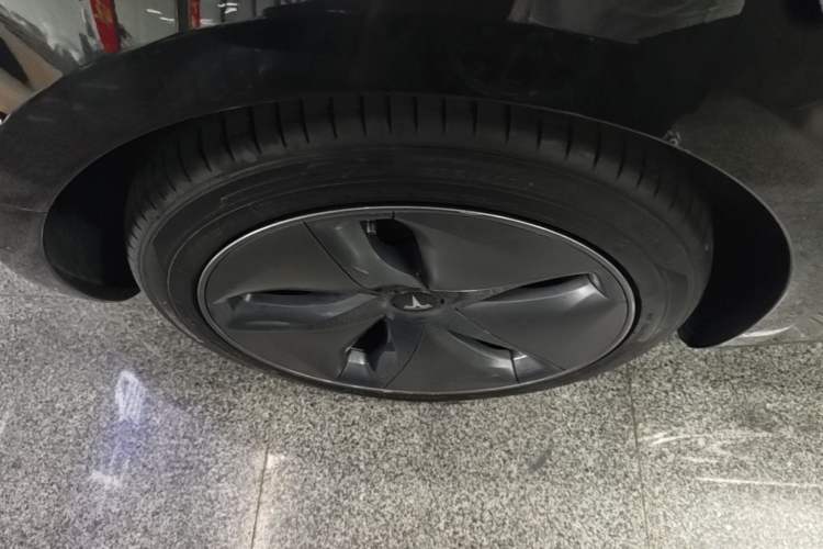 Used Tesla Model 3 2020 Revised Version Standard Range Rear-Wheel Drive – Upgraded Edition Right Rear Wheel Hub
