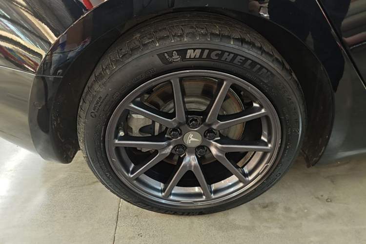 Used Tesla Model 3 2020 Revised Version Standard Range Rear-Wheel Drive – Upgraded Edition Right Rear Wheel Hub