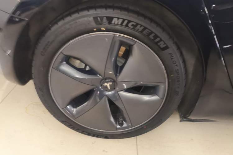 Used Tesla Model 3 2020 Revised Version Standard Range Rear-Wheel Drive – Upgraded Edition Right Rear Wheel Hub