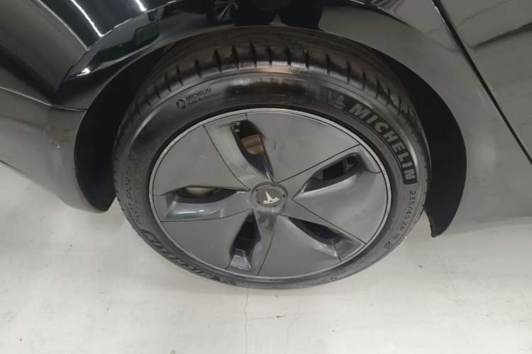 Used Tesla Model 3 2020 Long-Range Rear-Wheel-Drive Version Right Rear Wheel Hub
