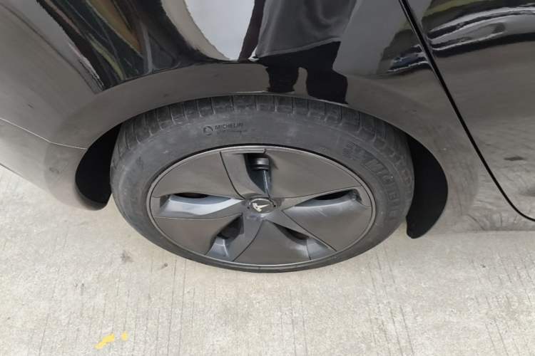 Used Tesla Model 3 2020 Revised Version Standard Range Rear-Wheel Drive – Upgraded Edition Right Rear Wheel Hub