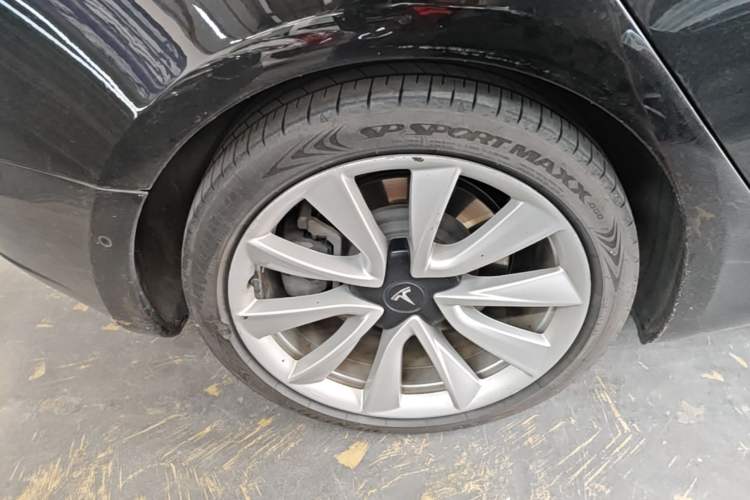 Used Tesla Model 3 2020 Revised Version Standard Range Rear-Wheel Drive – Upgraded Edition Right Rear Wheel Hub
