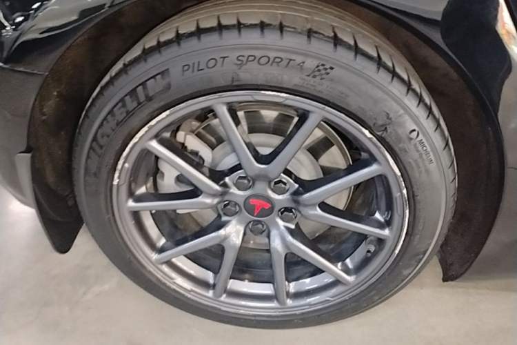 Used Tesla Model 3 2020 Revised Version Standard Range Rear-Wheel Drive – Upgraded Edition Right Rear Wheel Hub