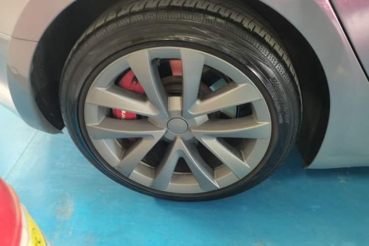 Used Tesla Model 3 2020 Revised Version Standard Range Rear-Wheel Drive – Upgraded Edition Right Rear Wheel Hub