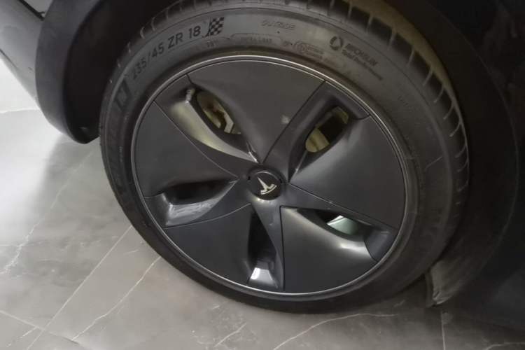 Used Tesla Model 3 2020 Revised Version Standard Range Rear-Wheel Drive – Upgraded Edition Right Rear Wheel Hub