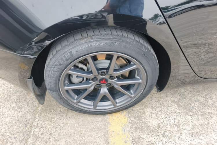 Used Tesla Model 3 2020 Revised Version Standard Range Rear-Wheel Drive – Upgraded Edition Right Rear Wheel Hub