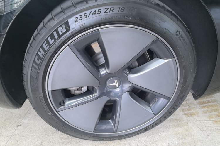 Used Tesla Model 3 2020 Revised Version Standard Range Rear-Wheel Drive – Upgraded Edition Right Rear Wheel Hub