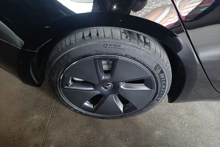 Used Tesla Model 3 2020 Long-Range Rear-Wheel-Drive Version Right Rear Wheel Hub