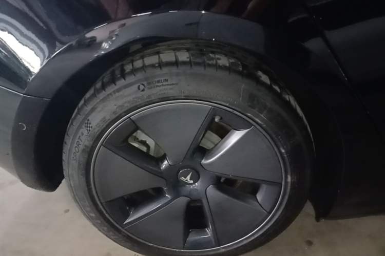 Used Tesla Model 3 2020 Revised Version Standard Range Rear-Wheel Drive – Upgraded Edition Right Rear Wheel Hub