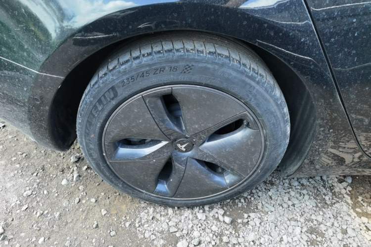 Used Tesla Model 3 2020 Revised Version Standard Range Rear-Wheel Drive – Upgraded Edition Right Rear Wheel Hub
