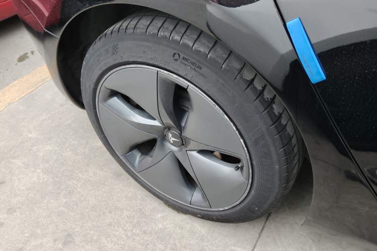 Used Tesla Model 3 2020 Revised Version Standard Range Rear-Wheel Drive – Upgraded Edition Right Rear Wheel Hub