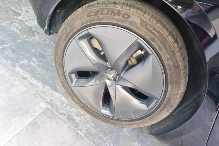 Used Tesla Model 3 2020 Revised Version Standard Range Rear-Wheel Drive – Upgraded Edition Right Rear Wheel Hub