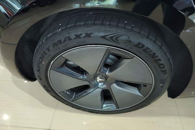 Used Tesla Model 3 2020 Revised Version Standard Range Rear-Wheel Drive – Upgraded Edition Right Rear Wheel Hub