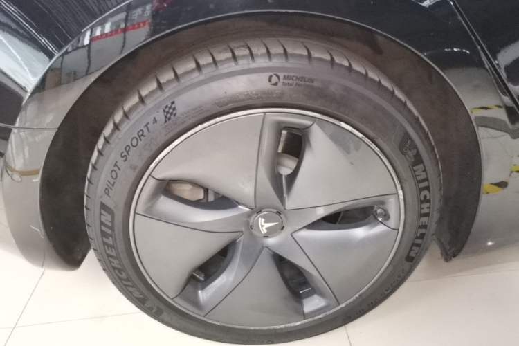 Used Tesla Model 3 2020 Long-Range Rear-Wheel-Drive Version Right Rear Wheel Hub
