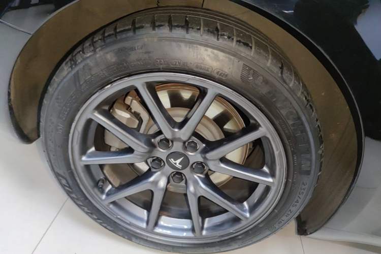 Used Tesla Model 3 2020 Revised Version Standard Range Rear-Wheel Drive – Upgraded Edition Right Rear Wheel Hub