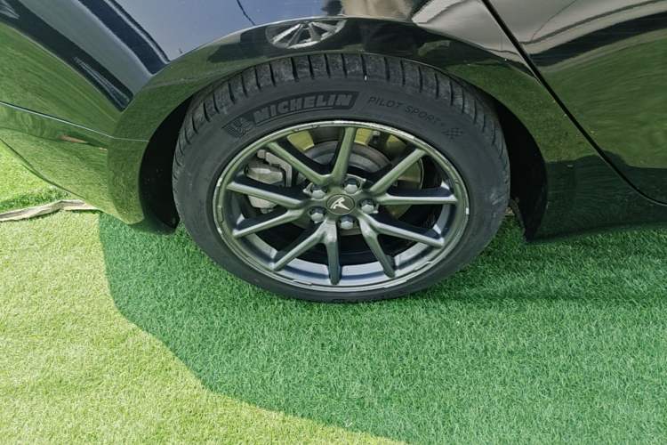 Used Tesla Model 3 2020 Standard Range Rear-Wheel Drive Upgraded Version Right Rear Wheel Hub