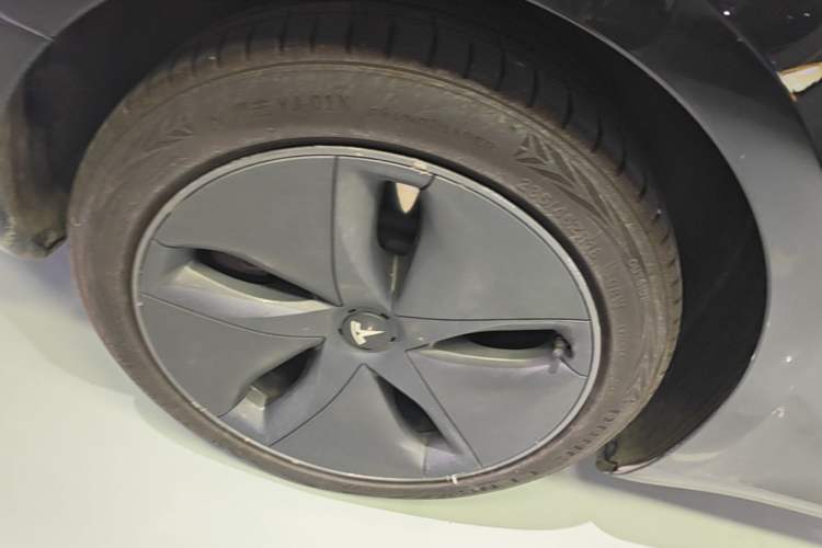 Used Tesla Model 3 2020 Revised Version Standard Range Rear-Wheel Drive – Upgraded Edition Right Rear Wheel Hub