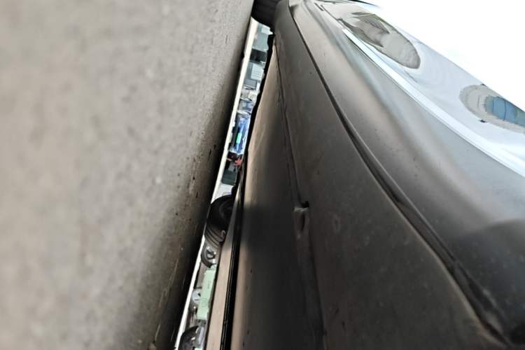 Used Tesla Model 3 2020 Revised Version Standard Range Rear-Wheel Drive – Upgraded Edition Right Side Sill