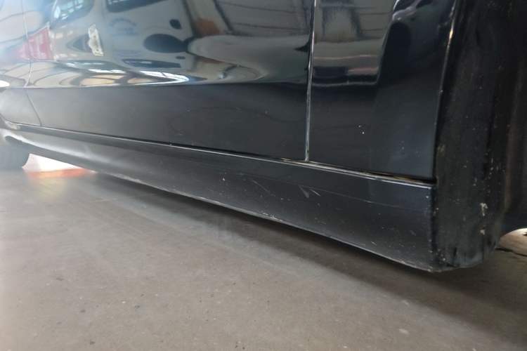 Used Tesla Model 3 2020 Revised Version Standard Range Rear-Wheel Drive – Upgraded Edition Right Side Sill