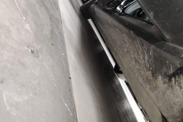 Used Tesla Model 3 2020 Standard Range Rear-Wheel Drive Upgraded Version Right Side Sill