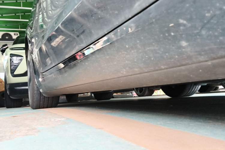Used Tesla Model 3 2020 Long-Range Rear-Wheel-Drive Version Right Side Sill