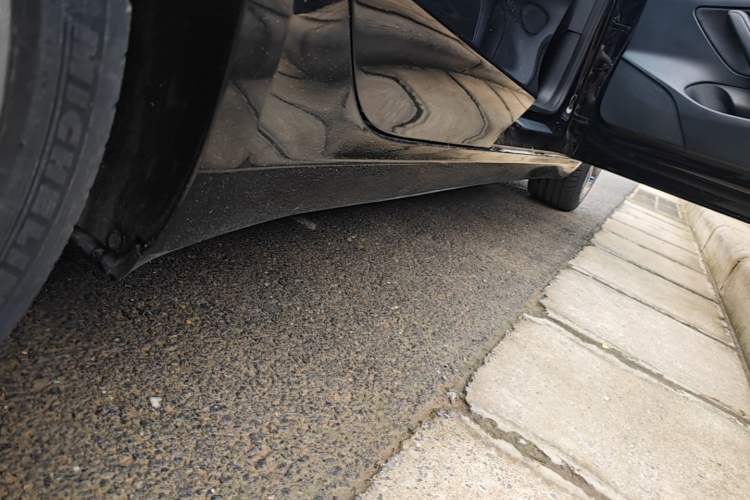 Used Tesla Model 3 2020 Standard Range Rear-Wheel Drive Upgraded Version Right Side Sill