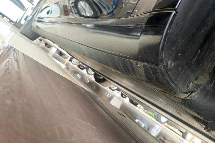 Used Tesla Model 3 2020 Long-Range Rear-Wheel-Drive Version Right Side Sill