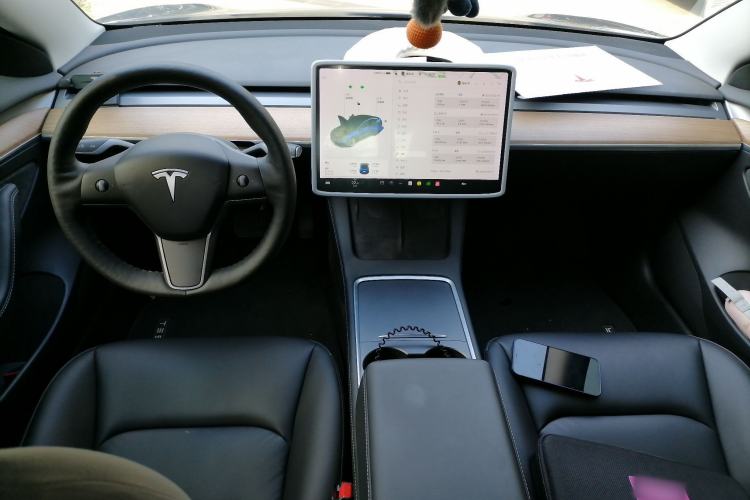 Used Tesla Model 3 2020 Revised Version Standard Range Rear-Wheel Drive – Upgraded Edition Center Console