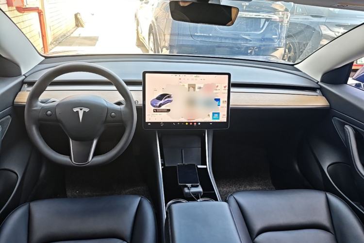 Used Tesla Model 3 2020 Revised Version Standard Range Rear-Wheel Drive – Upgraded Edition Center Console
