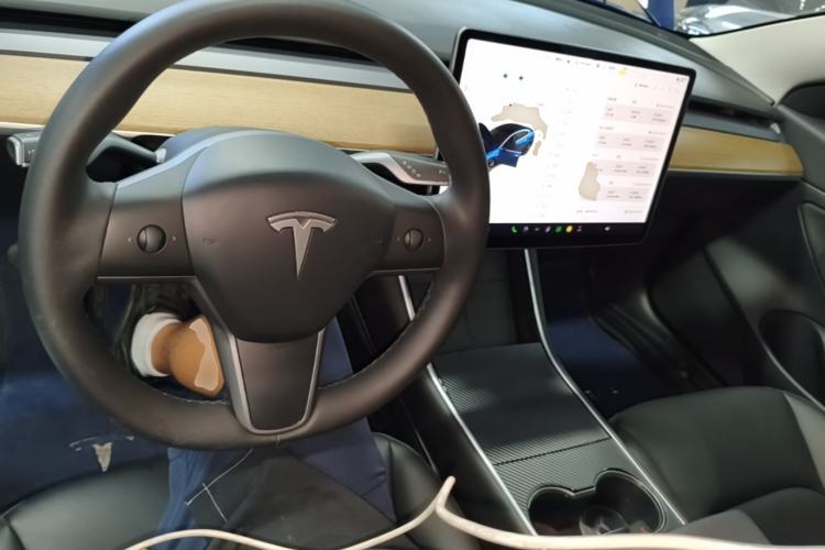 Used Tesla Model 3 2020 Revised Version Standard Range Rear-Wheel Drive – Upgraded Edition Center Console