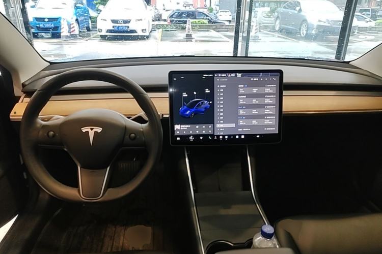 Used Tesla Model 3 2020 Revised Version Standard Range Rear-Wheel Drive – Upgraded Edition Center Console