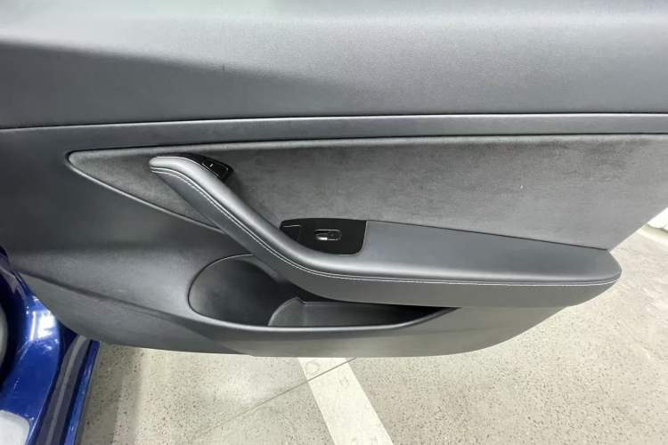 Used Tesla Model 3 2020 Standard Range Rear-Wheel Drive Upgraded Version Interior 4