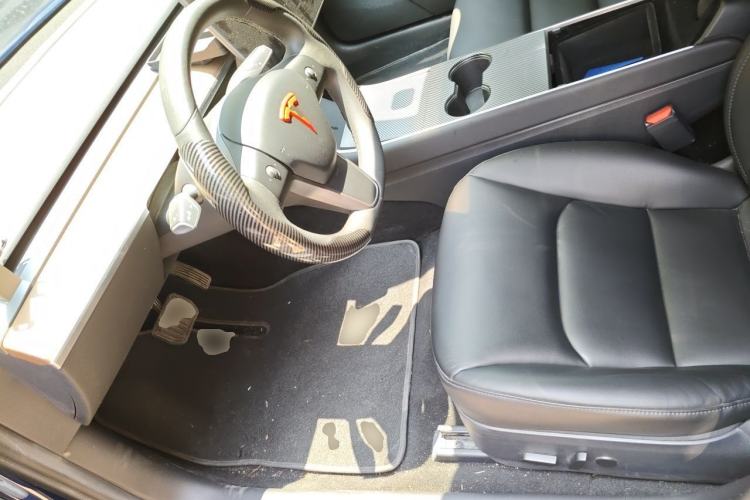 Used Tesla Model 3 2020 Long-Range Rear-Wheel-Drive Version Left Front Seat