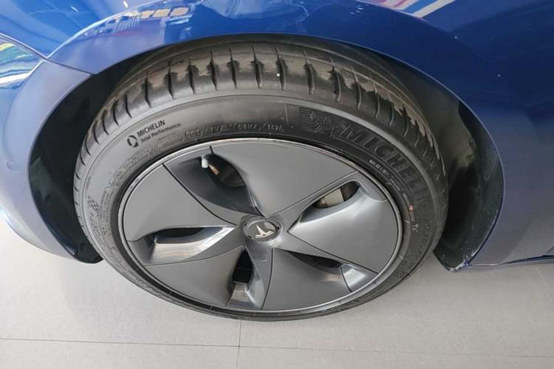 Used Tesla Model 3 2020 Revised Version Standard Range Rear-Wheel Drive – Upgraded Edition Left Front Wheel Hub