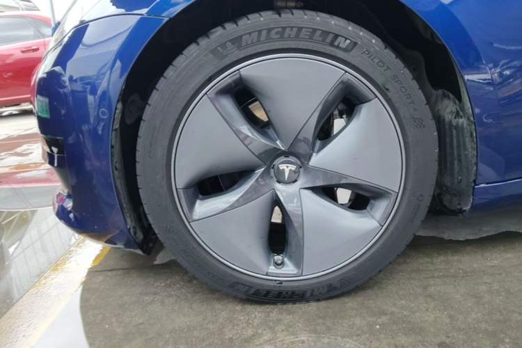 Used Tesla Model 3 2020 Revised Version Standard Range Rear-Wheel Drive – Upgraded Edition Left Front Wheel Hub