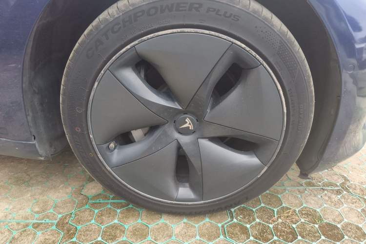 Used Tesla Model 3 2020 Standard Range Rear-Wheel Drive Upgraded Version Right Front Wheel Hub